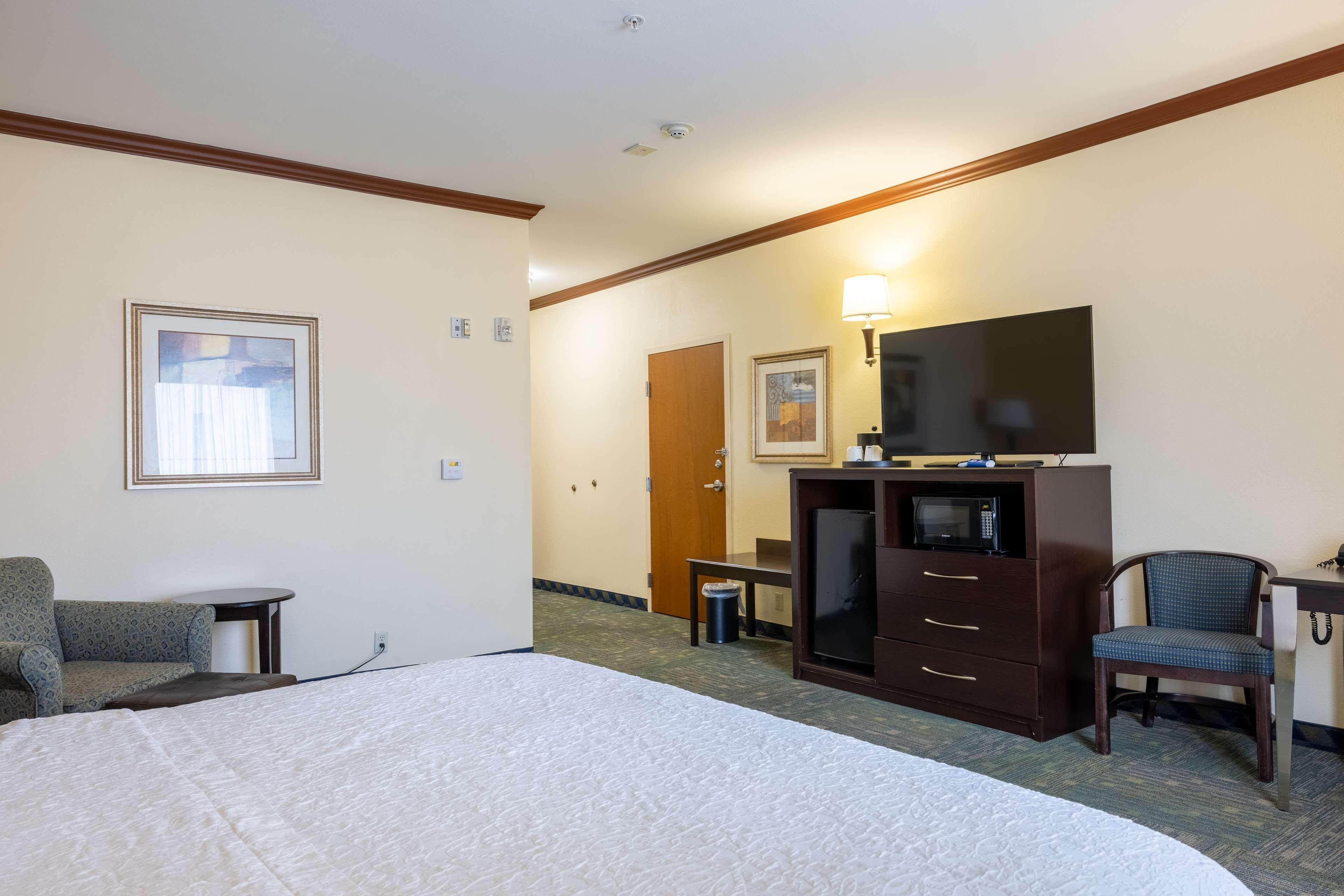 Hampton Inn Alice Bagian luar foto