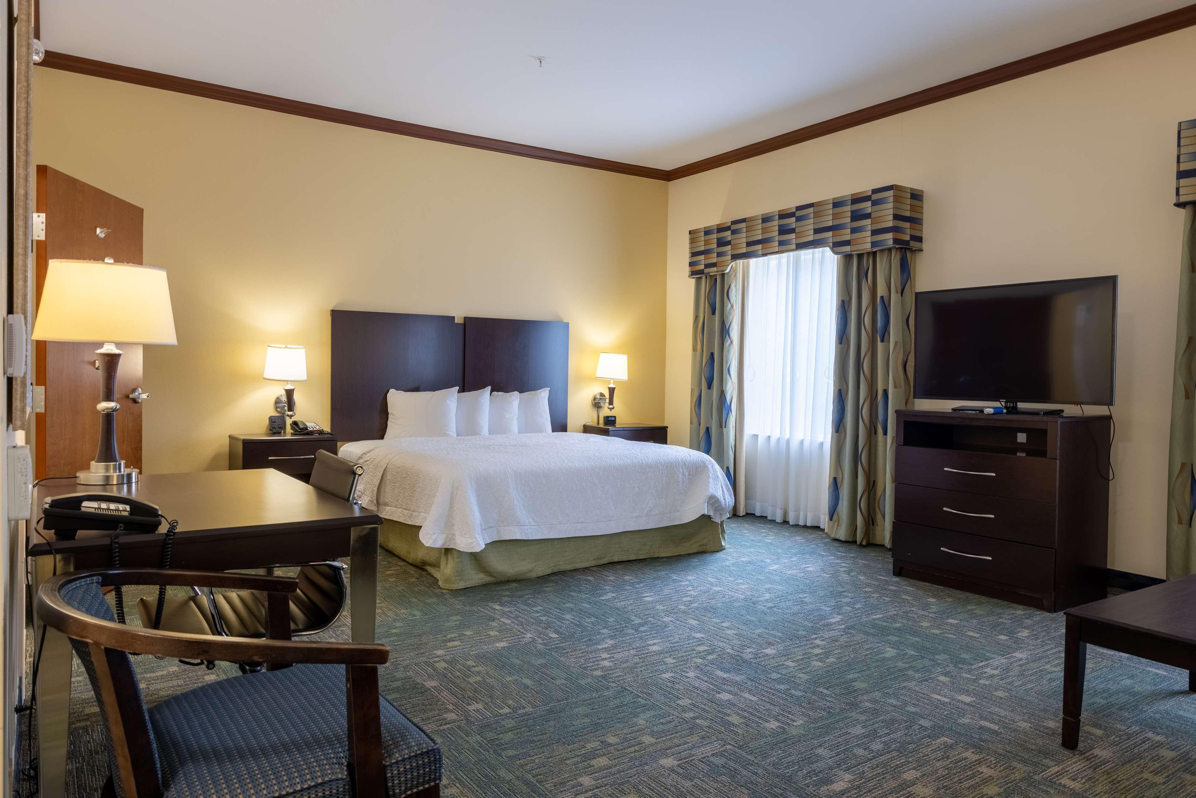 Hampton Inn Alice Bagian luar foto