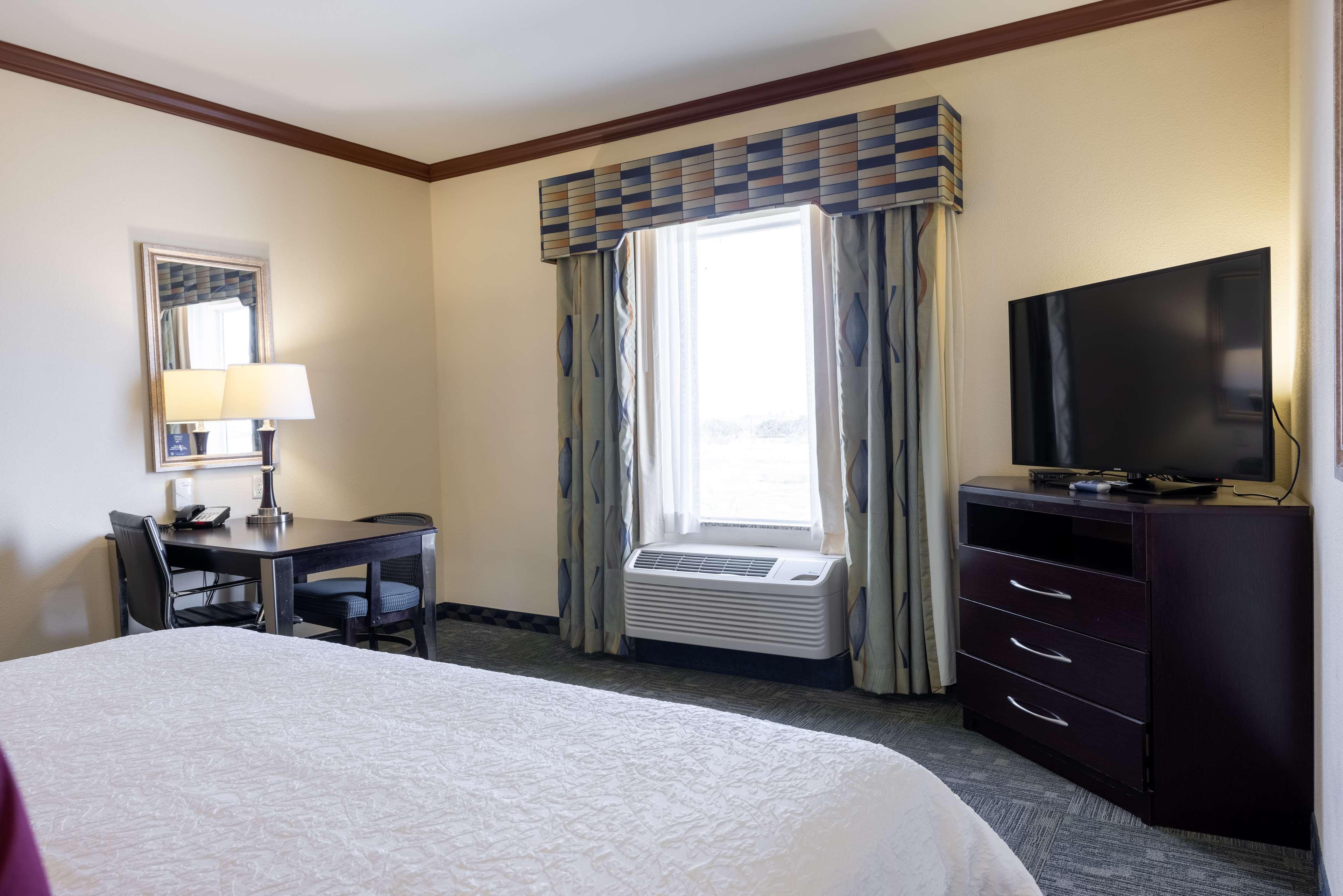 Hampton Inn Alice Bagian luar foto