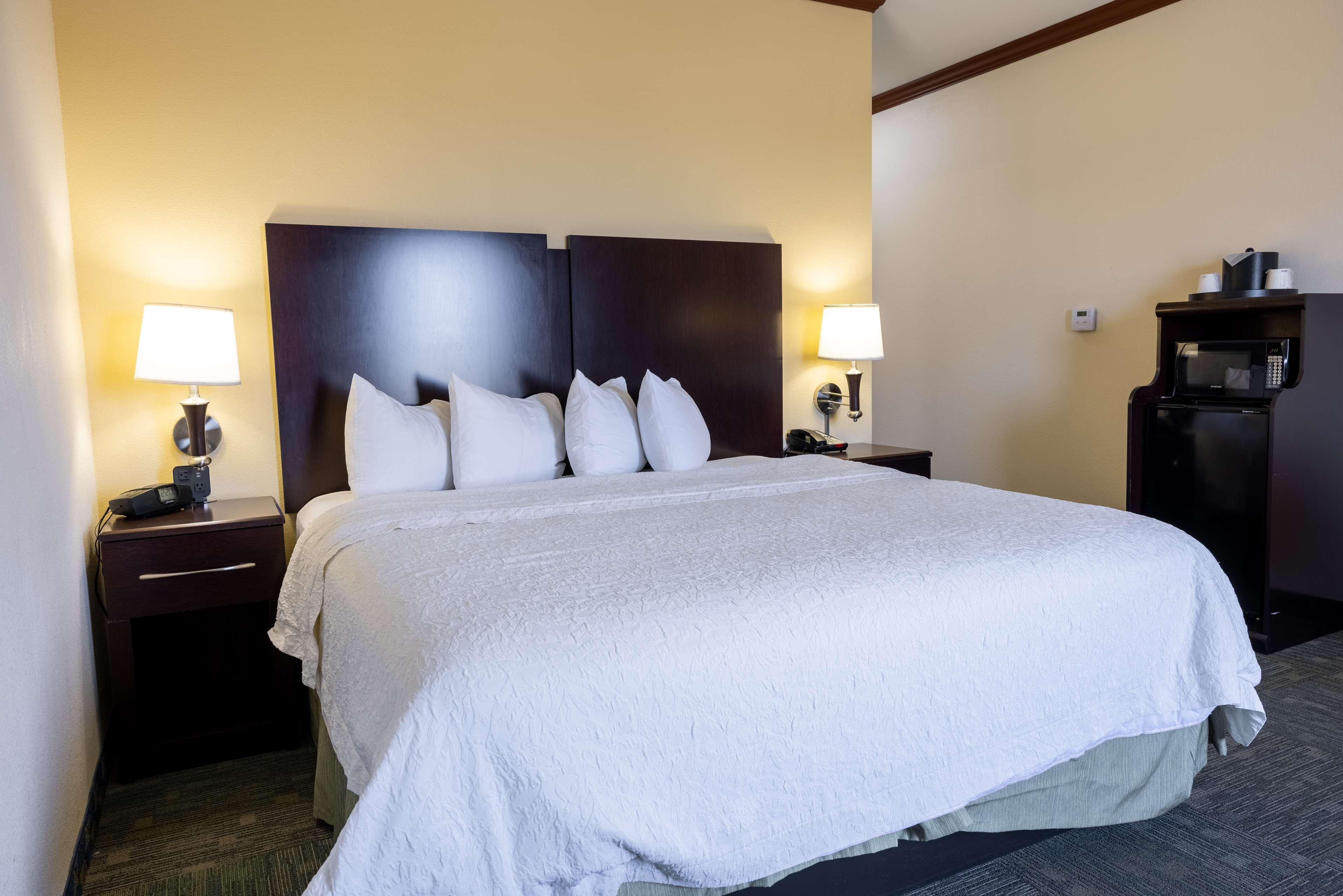 Hampton Inn Alice Bagian luar foto