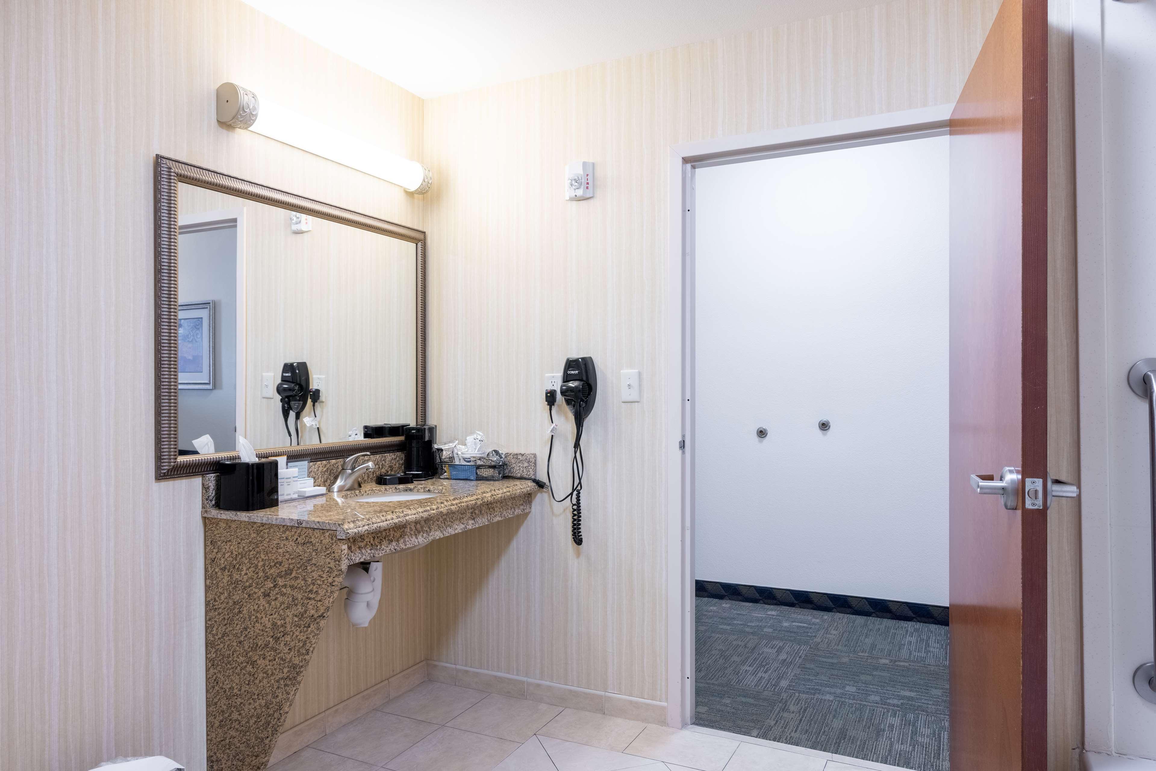 Hampton Inn Alice Bagian luar foto