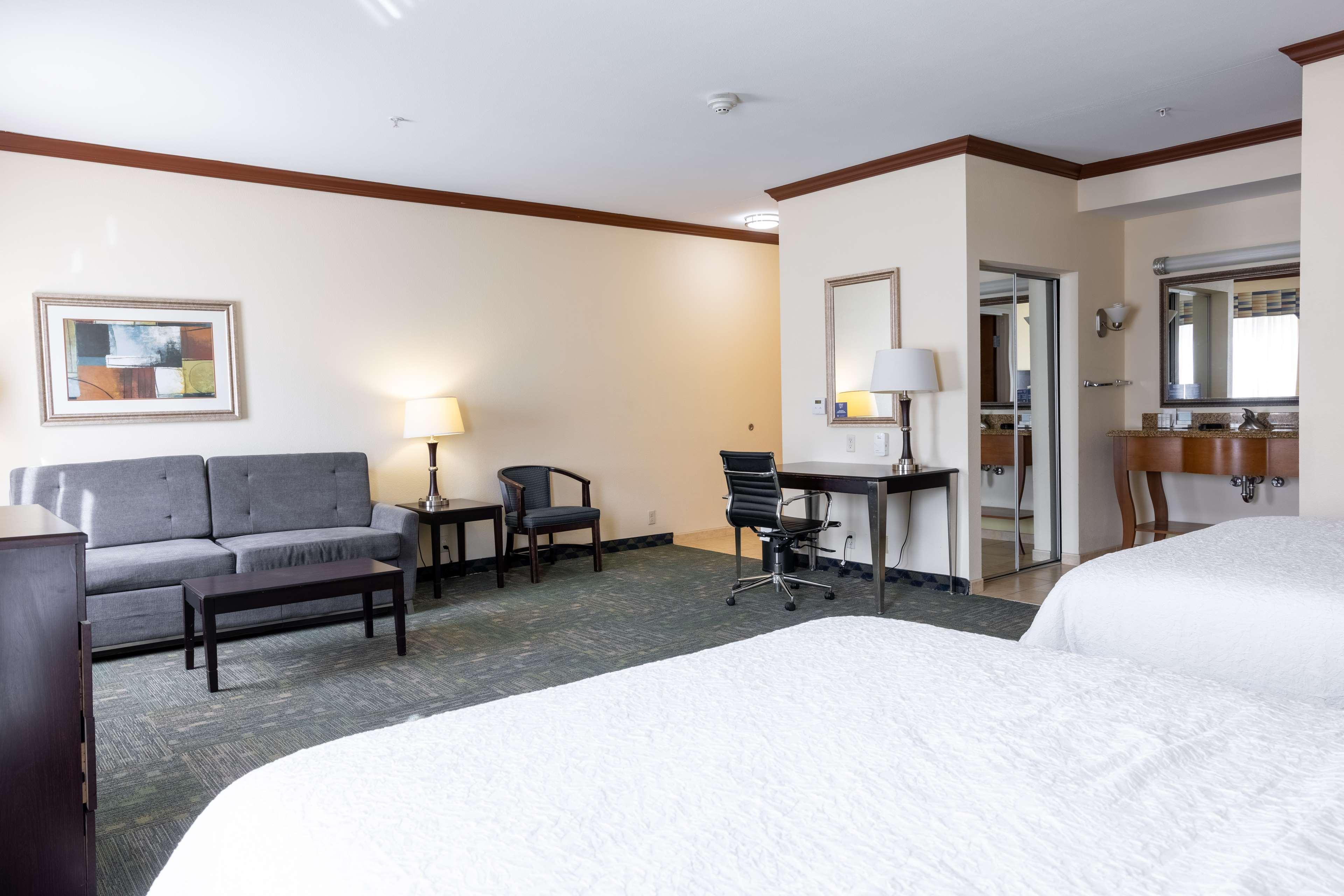 Hampton Inn Alice Bagian luar foto
