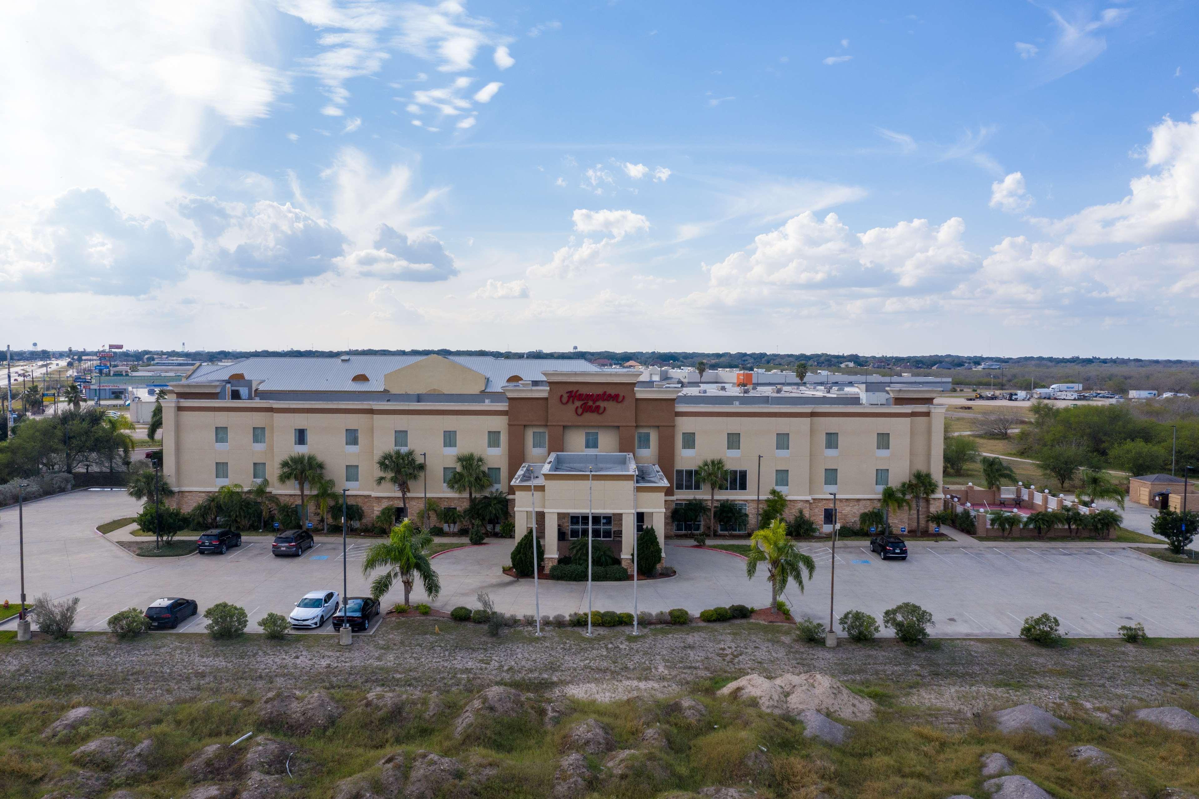 Hampton Inn Alice Bagian luar foto