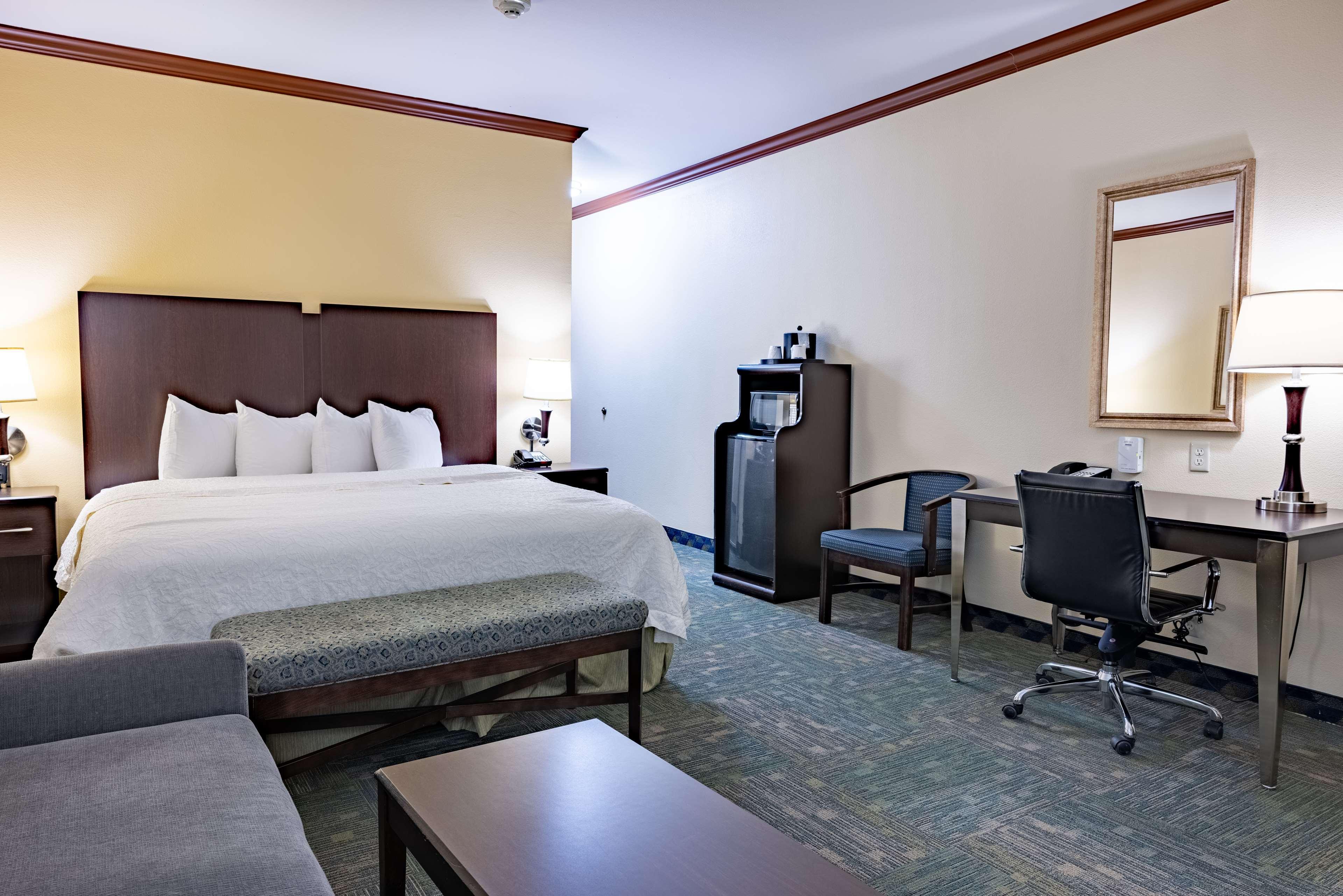 Hampton Inn Alice Bagian luar foto