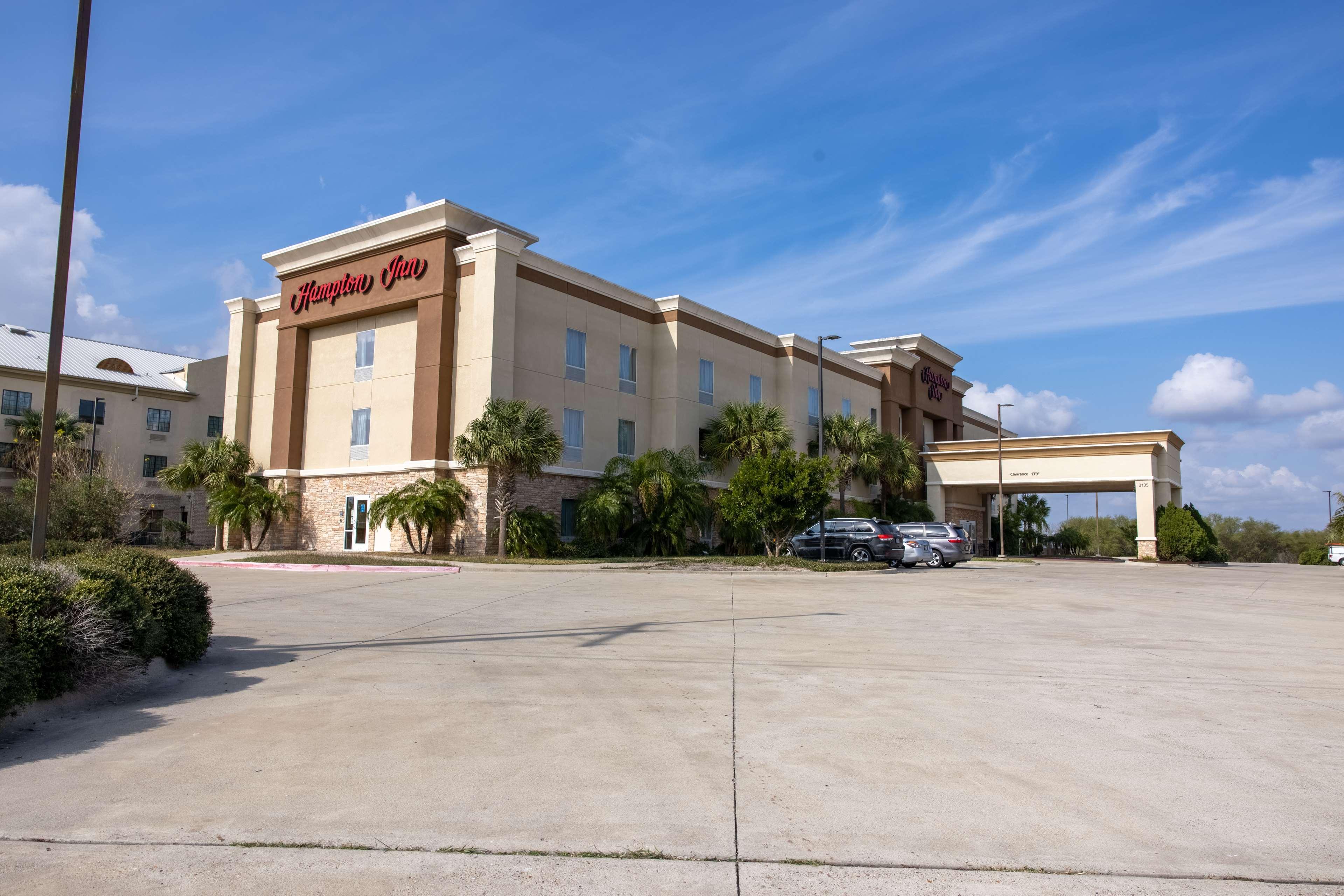 Hampton Inn Alice Bagian luar foto