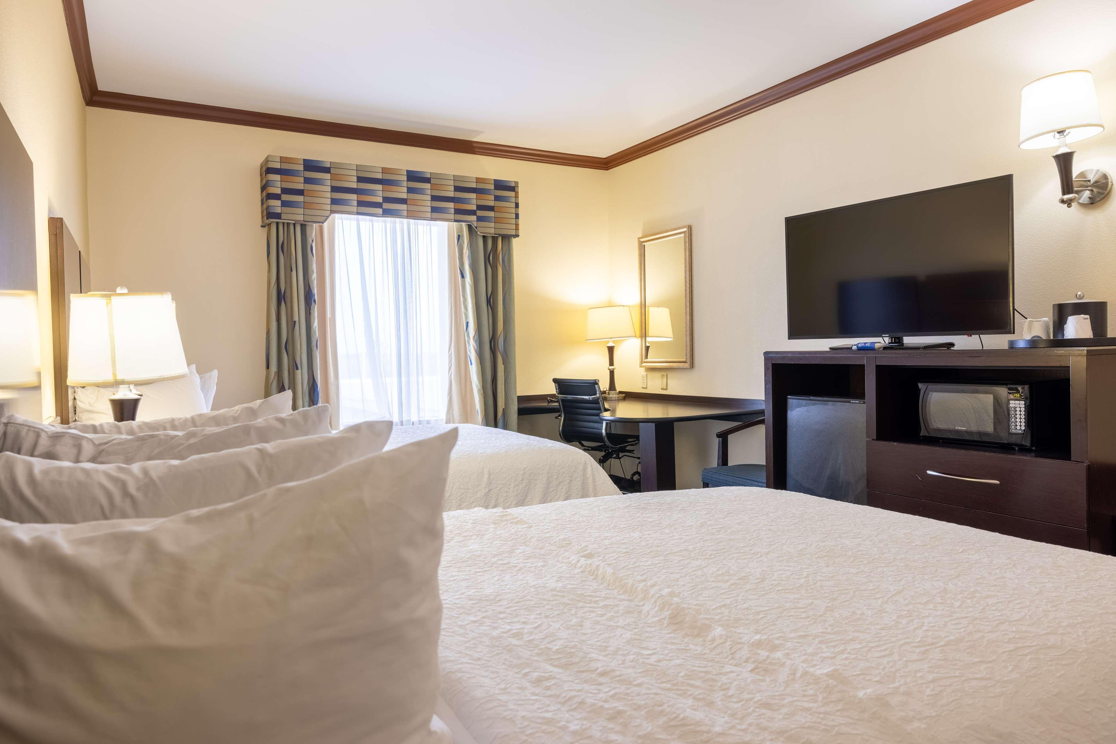 Hampton Inn Alice Bagian luar foto