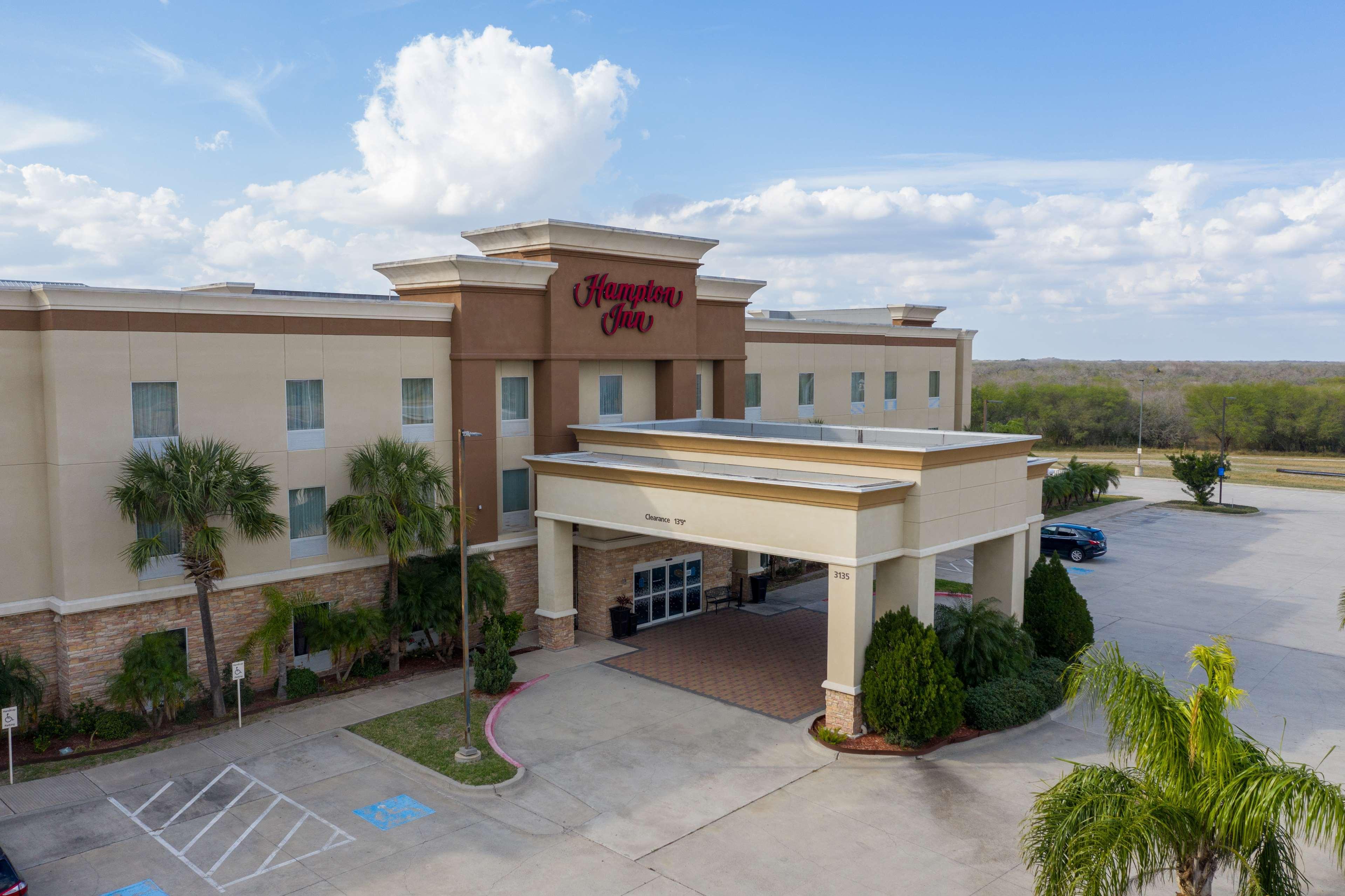Hampton Inn Alice Bagian luar foto